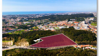 Land for sale in Vila Nova de Gaia, Portugal — €425,000