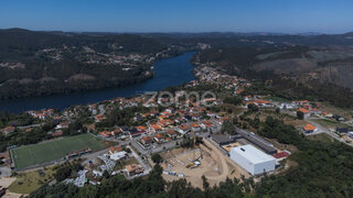 Terreno em Paços de Ferreira · 13 000 m² · 45 000 €