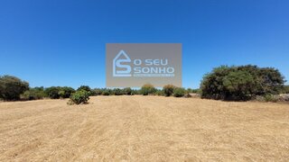 Terreno de 8840 m² em Faro