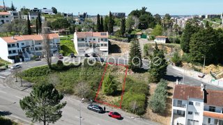 Terreno de 243 m² em Leiria