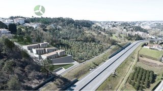 Terreno de 3843 m² em Leiria
