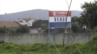 Land for sale in Porto de Mós, Portugal — €95,000