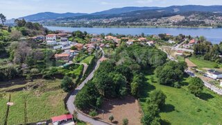 Land for sale in Vila Nova de Cerveira, Portugal — €90,000