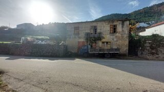 Land for sale in Tabuaço, Portugal — €75,000