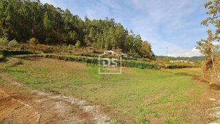 Land for sale in Cinfães, Portugal — €110,000