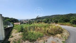 Terreno em Guimarães · 1620 m² · 70 000 €
