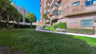 3-bedroom apartment with pool in Niño Jesús, Madrid