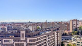 3-bedroom apartment with pool in Niño Jesús, Madrid