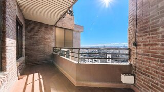 3-bedroom apartment with pool in Niño Jesús, Madrid