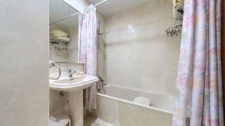 3-bedroom apartment with pool in Niño Jesús, Madrid