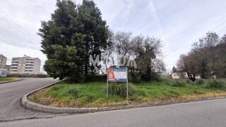 Land for sale in São João da Madeira, Portugal — €450,000