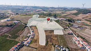 Terreno em Torres Vedras · 57 640 m² · 2 220 000 €
