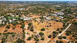 Terreno em Faro · 13 000 m² · 1 100 000 €