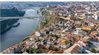 Terreno de 632 m² em Porto