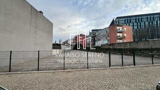 Terreno de 698 m² em Porto