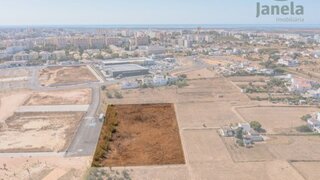 Terreno de 7120 m² em Faro