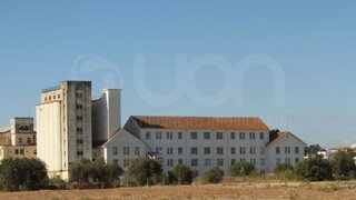 Terreno de 21 000 m² em Évora