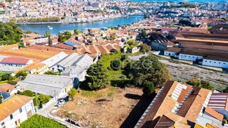 Land for sale in Vila Nova de Gaia, Portugal — €1,300,000