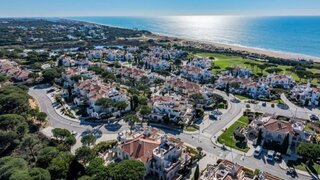 Land for sale in Loulé, Portugal — €1,975,000