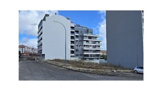 Land for sale in Amadora, Portugal — €1,780,000