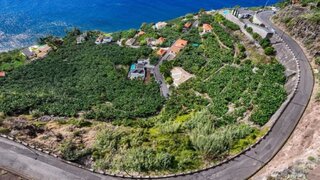 Land for sale in Calheta (Madeira), Portugal — €550,000