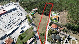 Land for sale in Porto de Mós, Portugal — €85,000