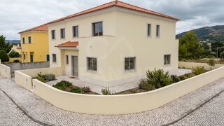 Terreno em Alenquer · 220 m² · 35 000 €