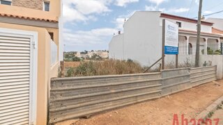 Land for sale in Lagoa, Portugal — €115,000