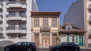 Terreno de 222 m² em Porto